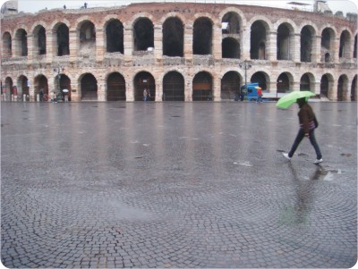 Verona'a Arena ใหญ่เป็นอันดับสามของโลก รองจาก 1โคลอสเซี่ยม และ 2คาปัว (Capua)